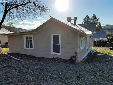605 Grant Avenue Maupin OR 97037
