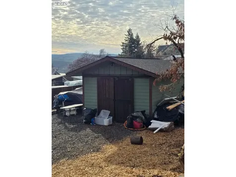 605 Grant Avenue Maupin OR 97037