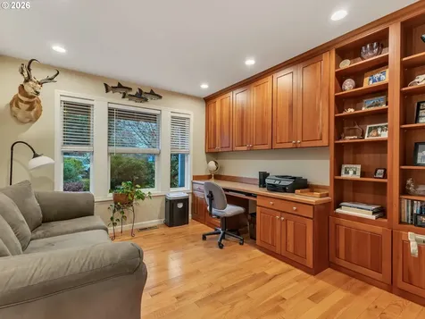 702 SW Juniper Avenue Warrenton OR 97146