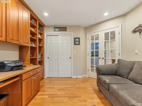 702 SW Juniper Avenue Warrenton OR 97146