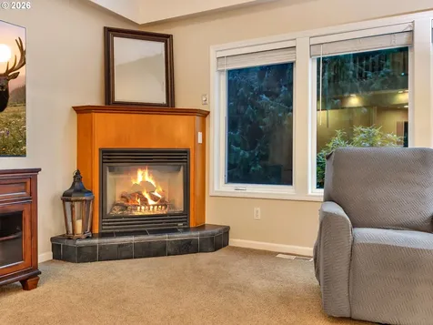 702 SW Juniper Avenue Warrenton OR 97146