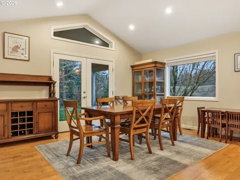 702 SW Juniper Avenue Warrenton OR 97146
