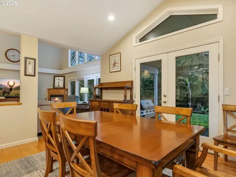 702 SW Juniper Avenue Warrenton OR 97146