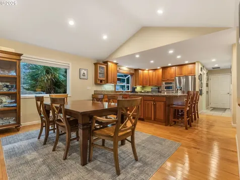 702 SW Juniper Avenue Warrenton OR 97146