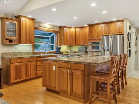 702 SW Juniper Avenue Warrenton OR 97146