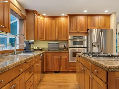 702 SW Juniper Avenue Warrenton OR 97146