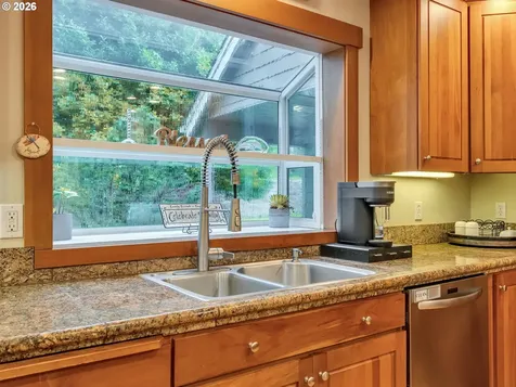 702 SW Juniper Avenue Warrenton OR 97146