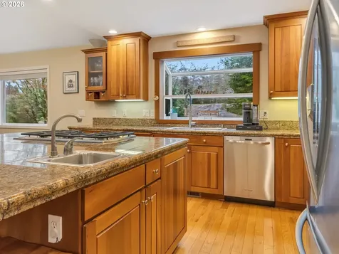 702 SW Juniper Avenue Warrenton OR 97146