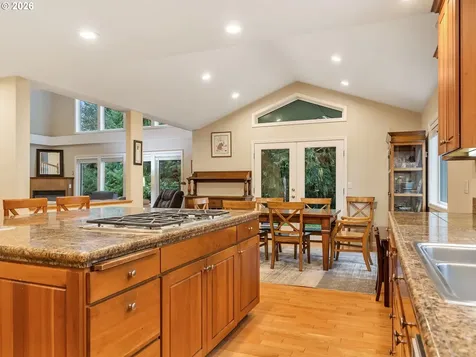 702 SW Juniper Avenue Warrenton OR 97146