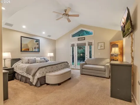 702 SW Juniper Avenue Warrenton OR 97146