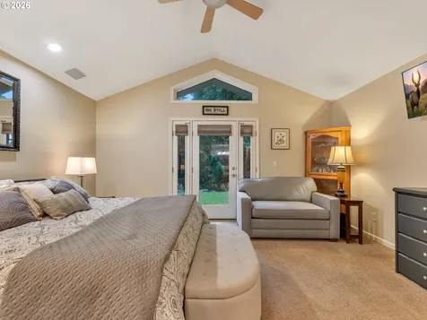 702 SW Juniper Avenue Warrenton OR 97146