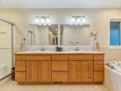 702 SW Juniper Avenue Warrenton OR 97146