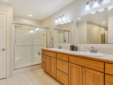 702 SW Juniper Avenue Warrenton OR 97146