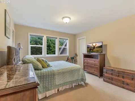 702 SW Juniper Avenue Warrenton OR 97146