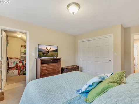 702 SW Juniper Avenue Warrenton OR 97146