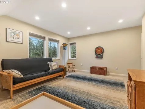 702 SW Juniper Avenue Warrenton OR 97146