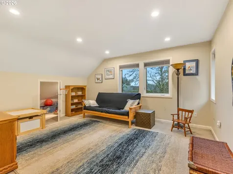 702 SW Juniper Avenue Warrenton OR 97146