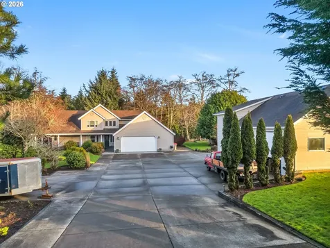 702 SW Juniper Avenue Warrenton OR 97146