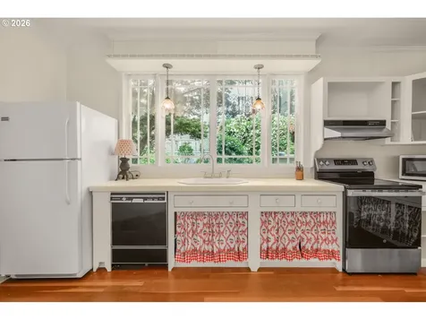 608 Locust Street Oakland OR 97462