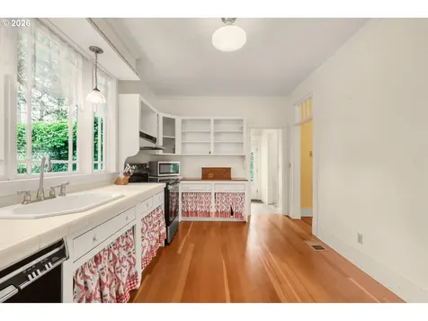 608 Locust Street Oakland OR 97462