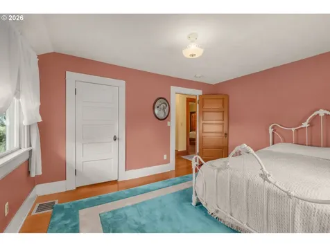 608 Locust Street Oakland OR 97462