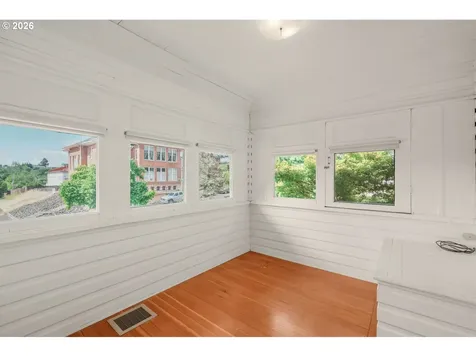608 Locust Street Oakland OR 97462