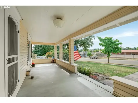 608 Locust Street Oakland OR 97462