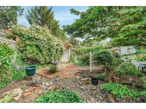 608 Locust Street Oakland OR 97462