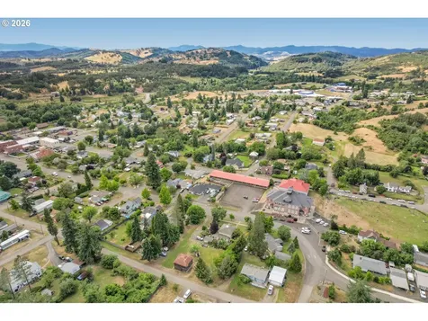 608 Locust Street Oakland OR 97462
