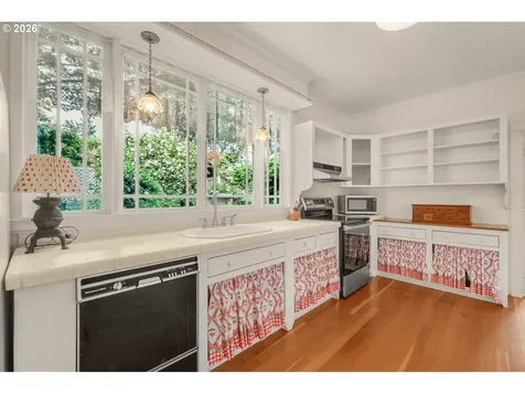 608 Locust Street Oakland OR 97462