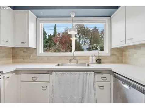 8502 N Hamlin Avenue Portland OR 97217