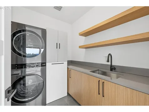 1345 N R Street Washougal WA 98671
