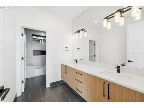 1345 N R Street Washougal WA 98671