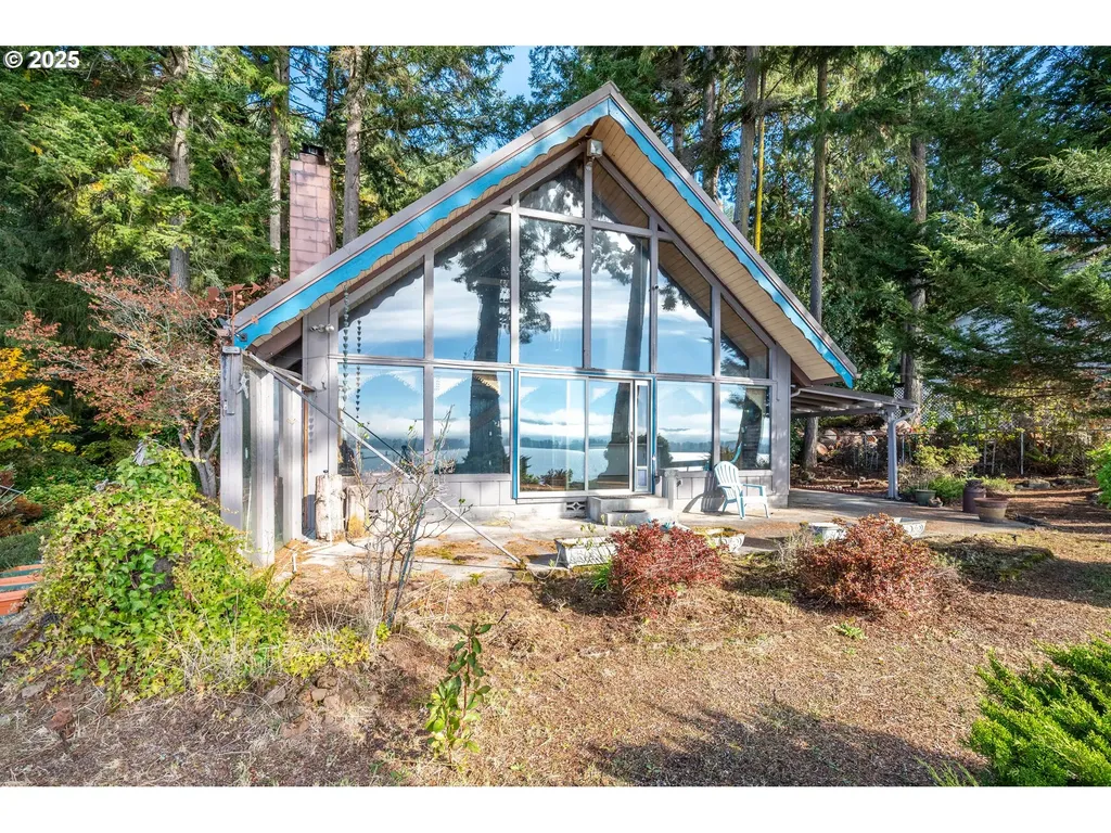 10 W Cape Horn Road Cathlamet WA 98612