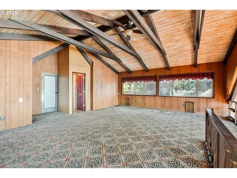 10 W Cape Horn Road Cathlamet WA 98612
