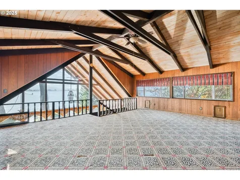 10 W Cape Horn Road Cathlamet WA 98612