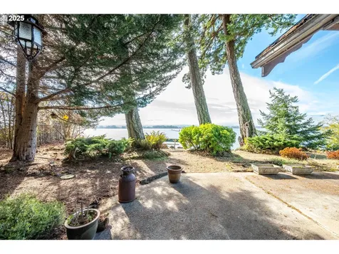 10 W Cape Horn Road Cathlamet WA 98612