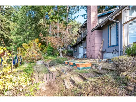 10 W Cape Horn Road Cathlamet WA 98612