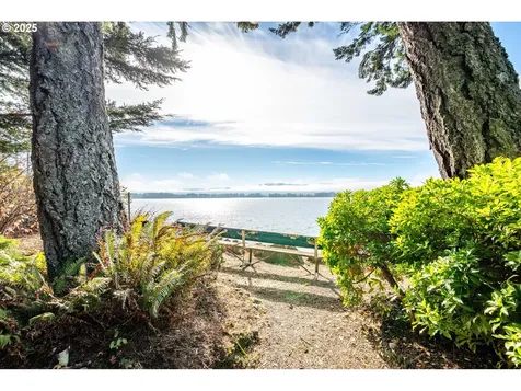 10 W Cape Horn Road Cathlamet WA 98612