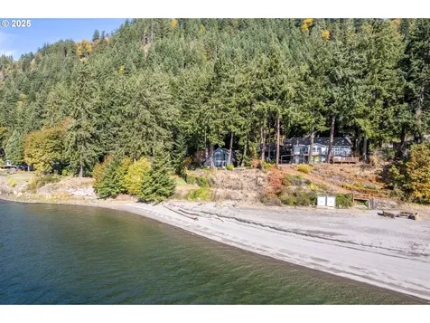 10 W Cape Horn Road Cathlamet WA 98612