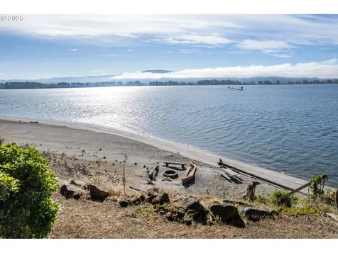 10 W Cape Horn Road Cathlamet WA 98612
