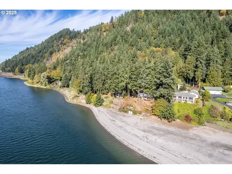 10 W Cape Horn Road Cathlamet WA 98612