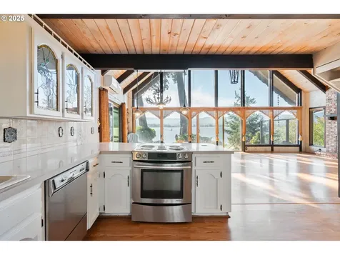 10 W Cape Horn Road Cathlamet WA 98612