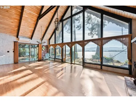 10 W Cape Horn Road Cathlamet WA 98612