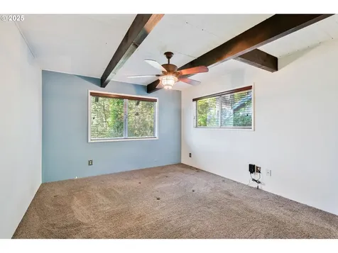 10 W Cape Horn Road Cathlamet WA 98612