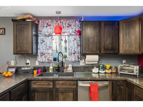 995 Kintzley Avenue Springfield OR 97478