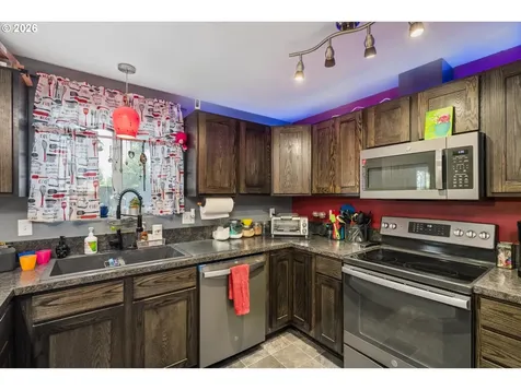 995 Kintzley Avenue Springfield OR 97478