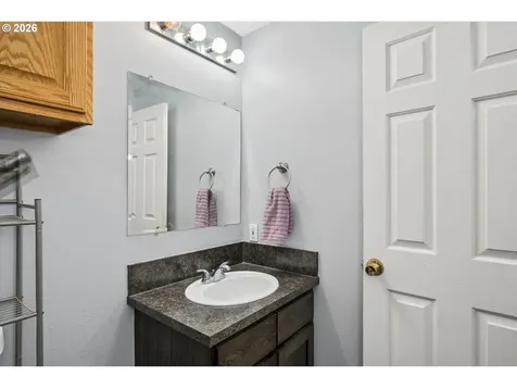 995 Kintzley Avenue Springfield OR 97478