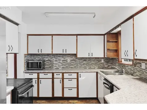 18918 NE Davis Street Portland OR 97230