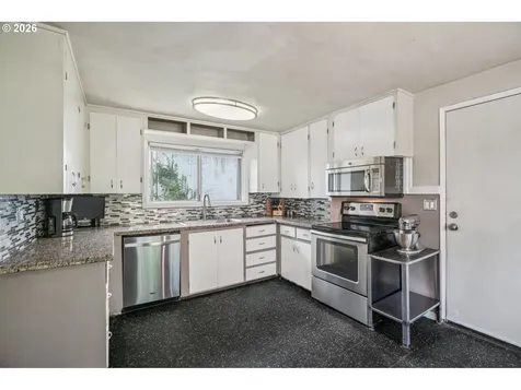 5629 SE Center Street Portland OR 97206
